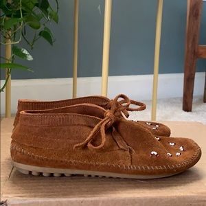 Minnetonka Beaded Moccasins